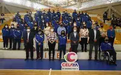 ABANDERÓ EL PRESIDENTE MUNICIPAL, JAVIER MENDOZA, A DEPORTISTAS CELAYENSES