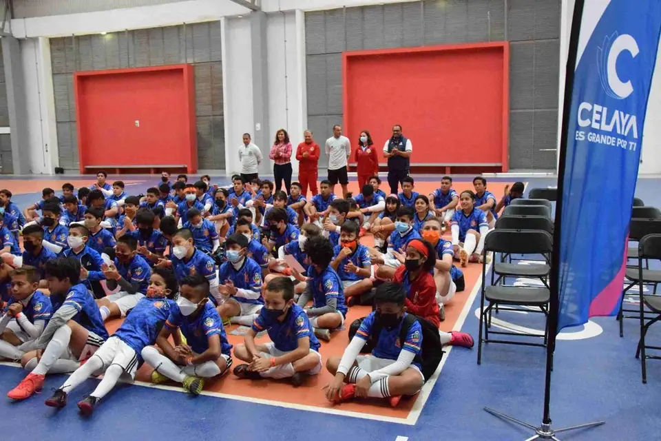 RUEDA EL BALÓN EN ‘EURO SOCCER CAMP MX’ EN CELAYA