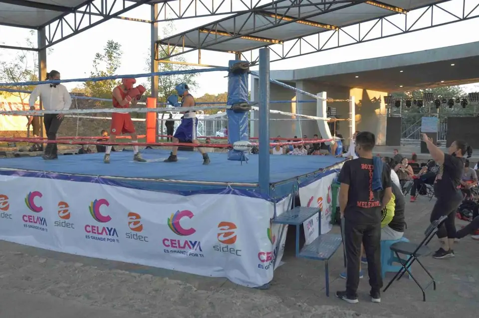 REALIZÓ SIDEC EXHIBICIÓN DE BOXEO EN LAS ‘FIESTAS DECEMBRINAS CELAYA 2021’