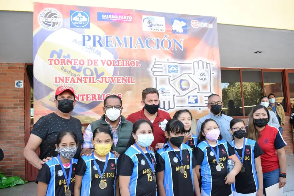 PREMIAN A GANADORES DEL TORNEO INFANTIL Y JUVENIL INTERLIGAS DE VOLEIBOL