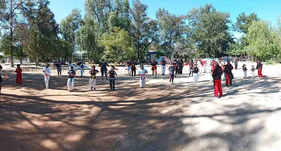SE PREPARAN FÍSICAMENTE RUMBO A CAMBIO DE CINTAS DE LA ACADEMIA KENPO KARATE KICKBOXING AKKAJRAMOS