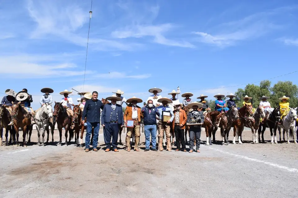 RECONOCEN TRAYECTORÍA DE DON EDUARDO URIBE ARRIAGA POR 60 AÑOS EN LA CHARRERÍA