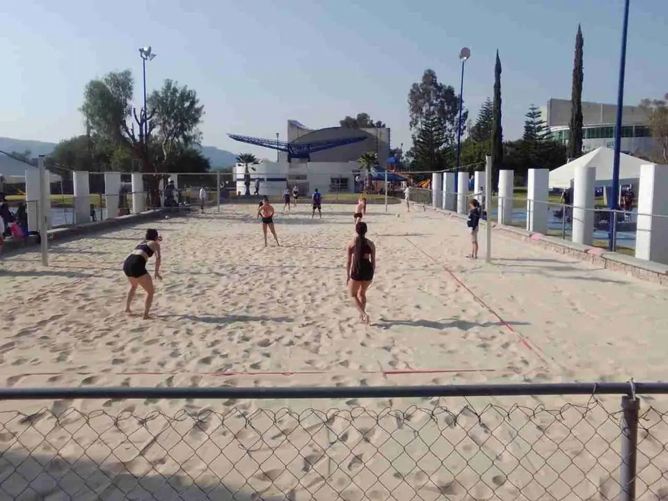 CLASIFICAN CELAYENSES AL MACRO REGIONAL DE NACIONALES CONADE 2022, EN VOLEIBOL DE PLAYA