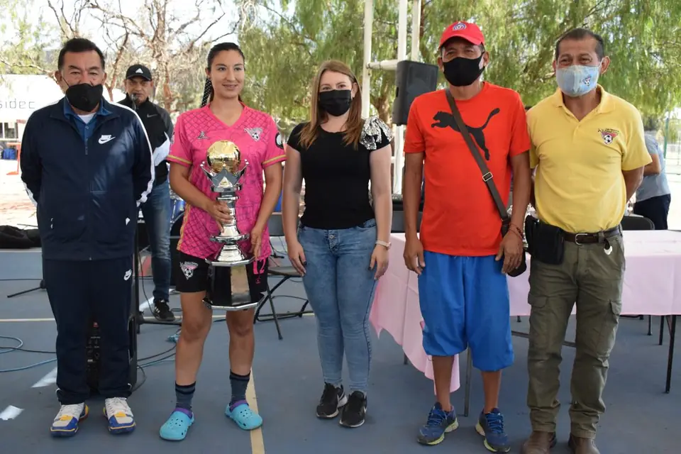 REALIZA PREMIACIÓN LIGA FEMENIL DE FÚTBOL