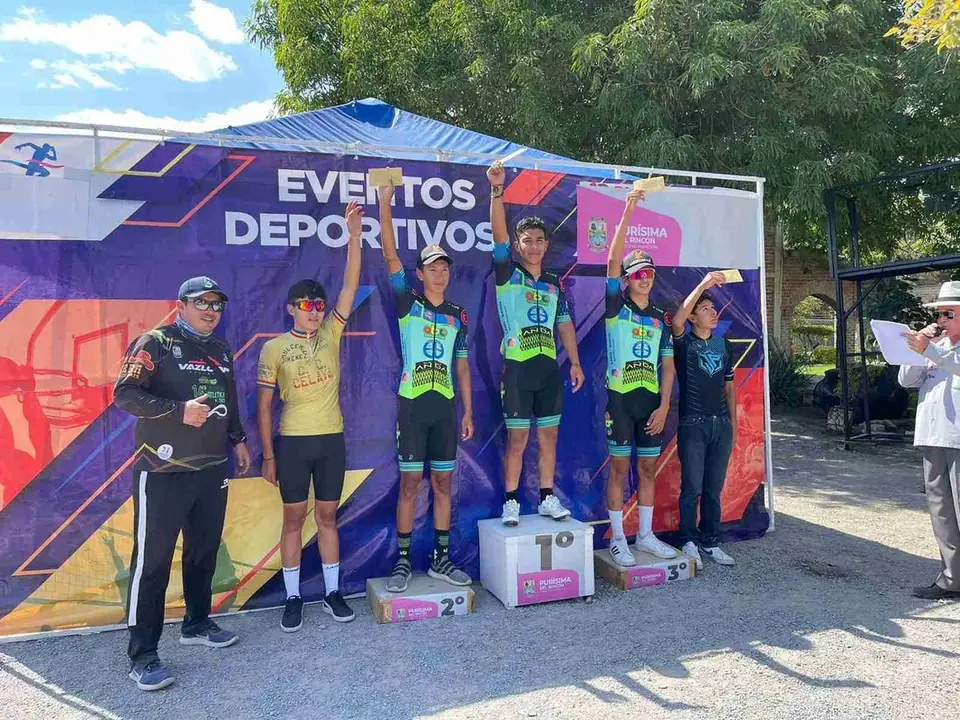 COMPITEN CICLISTAS CELAYENSES EN LAGOS DE MORENO Y PURÍSIMA DEL RINCÓN