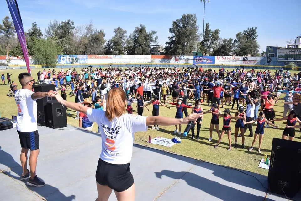 SE MUEVEN CELAYENSES EN EL DÍA MUNDIAL DE LA ACTIVACIÓN FÍSICA