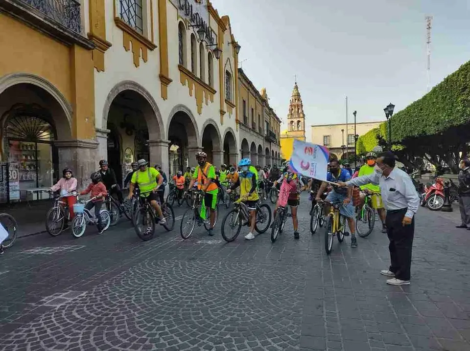 NUEVAMENTE FAMILIAS CELAYENSES RODARON EN EL PASEO CICLISTA DE DON CLETO YÁÑEZ