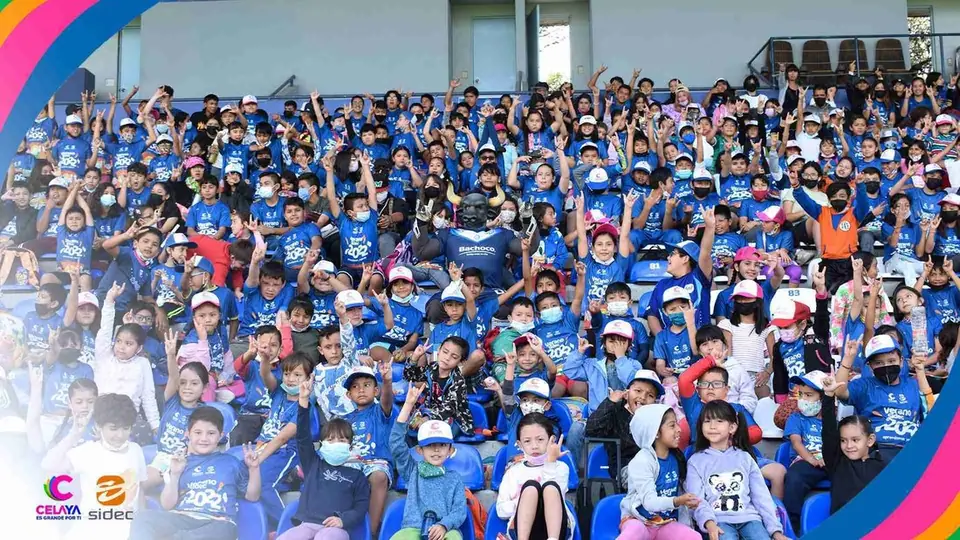 CONVIVEN NIÑOS DEL VERANO SIDEC CON EL CLUB CELYA CD