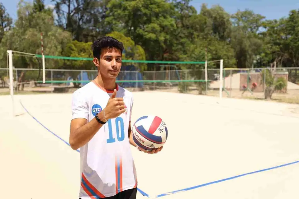 ENTREGAN CANCHAS DE VOLEIBOL DE PLAYA EN CELAYA