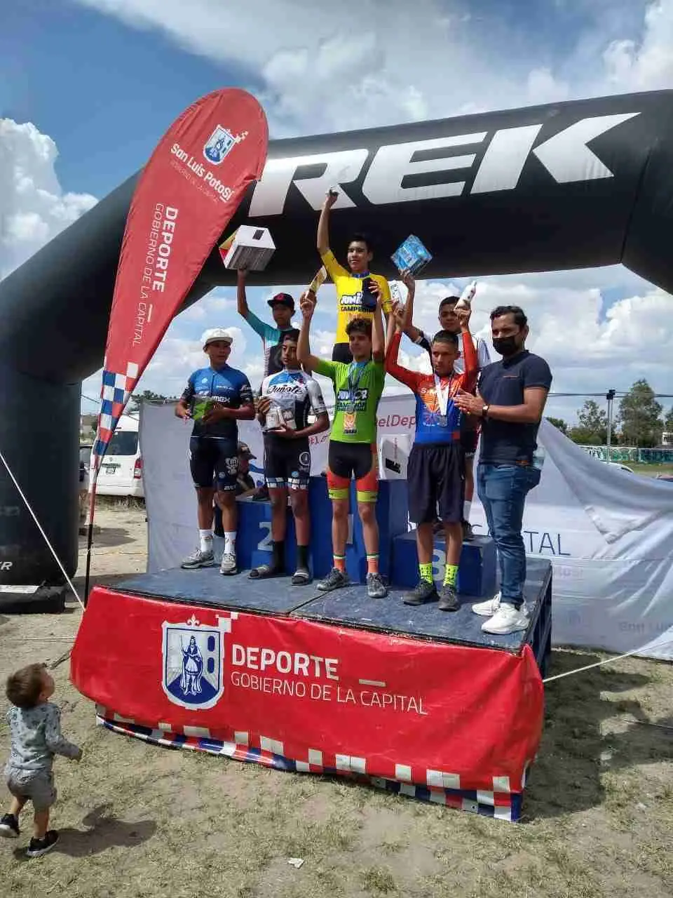 CONSIGUEN CELAYENSES PRIMEROS LUGARES EN EL JR BIKE
