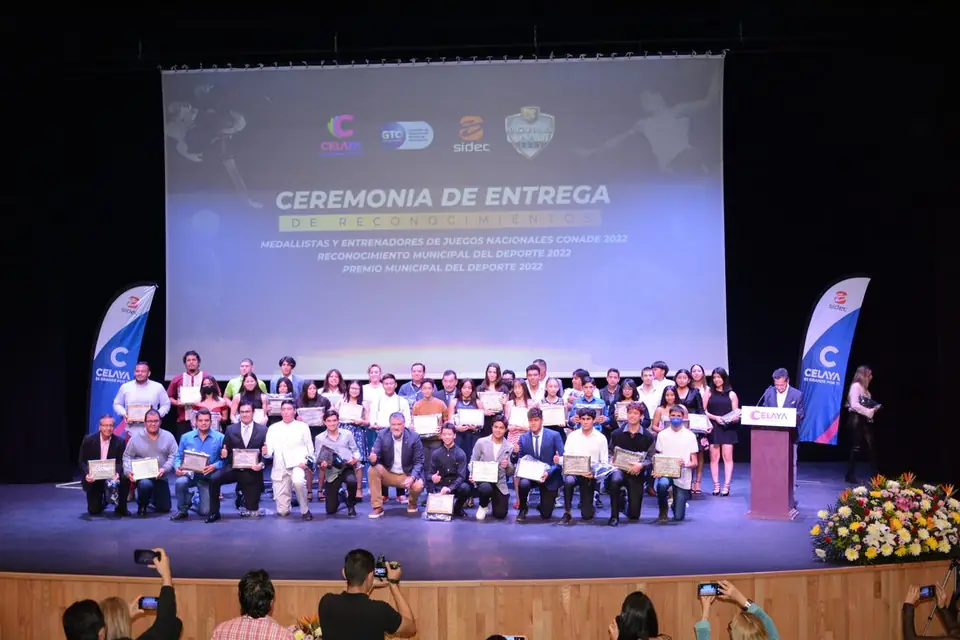 RECONOCEN A MEDALLISTAS Y ENTRENADORES DE NACIONALES CONADE 2022
