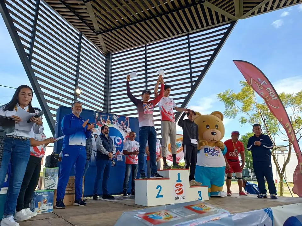 REALIZAN CARRERA-CAMINARA “ACTÍVATE Y REACTIVEMOS CELAYA”