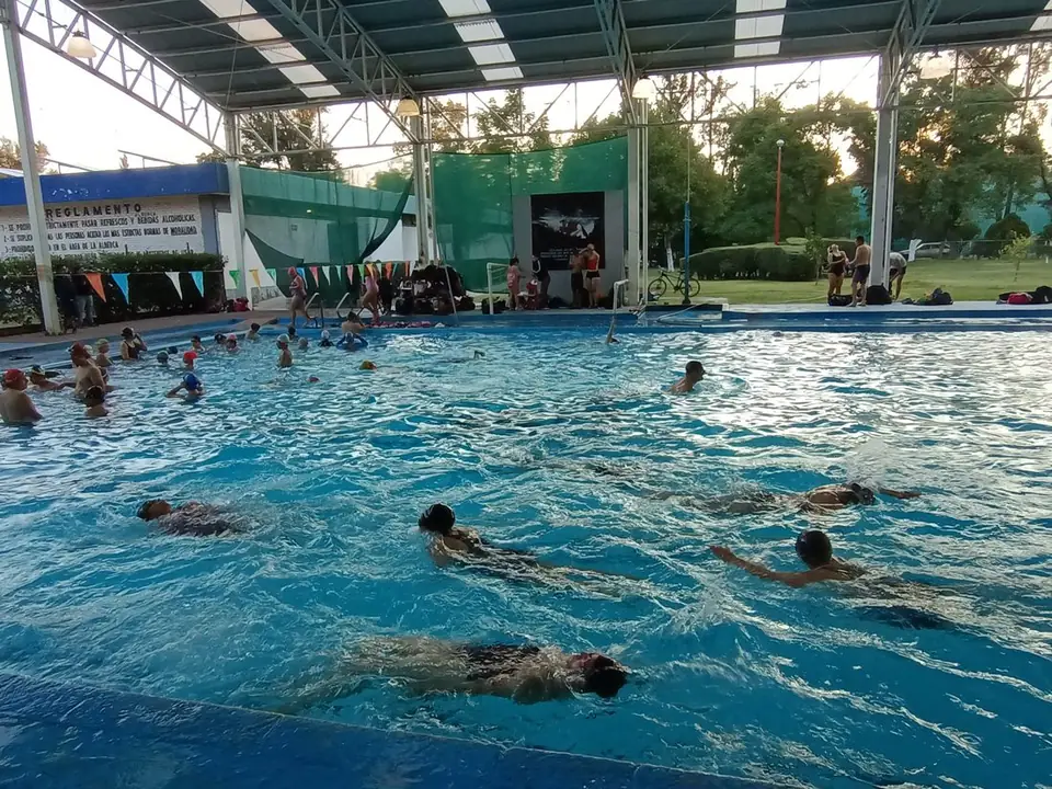 REALIZAN TORNEO DE NATACIÓN CONMEMORANDO EL 68 ANIVERSARIO DE LA DEPORTIVA MAV