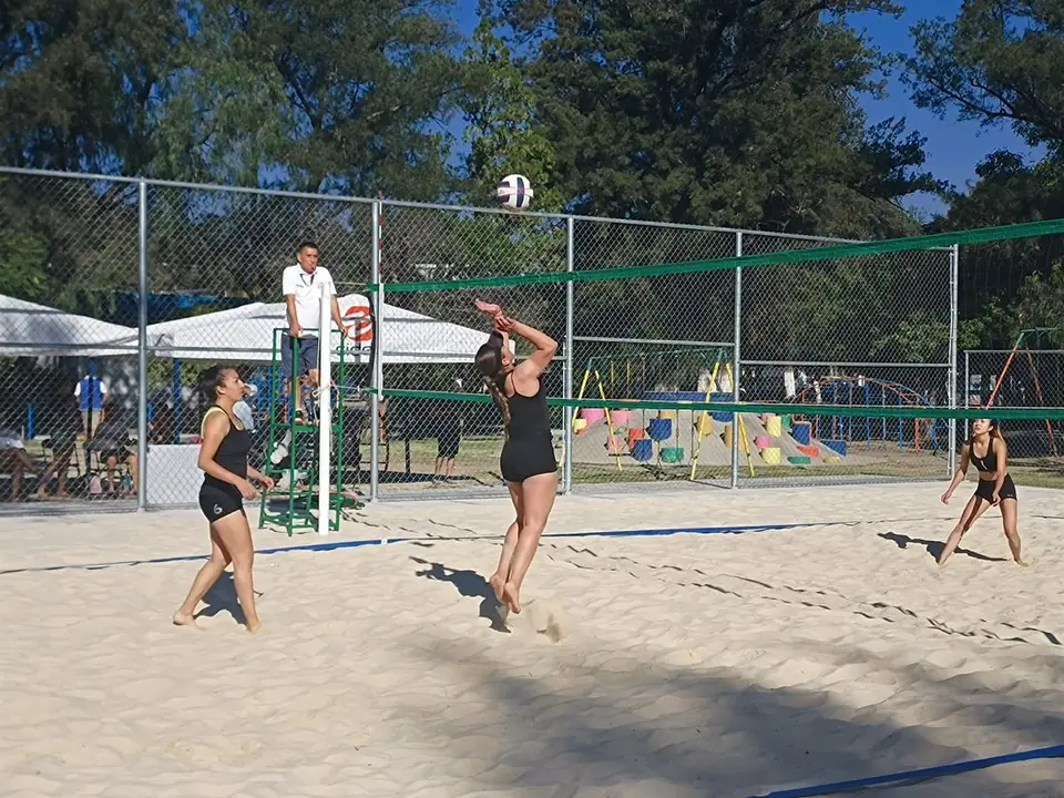 SE FOGUEAN CELAYENSES EN TORNEOS DE VOLEIBOL Y DE PLAYA