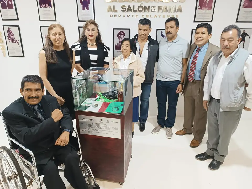 DEVELAN VITRINA DE ADOLFO GARCÍA EN EL SALÓN DE LA FAMA