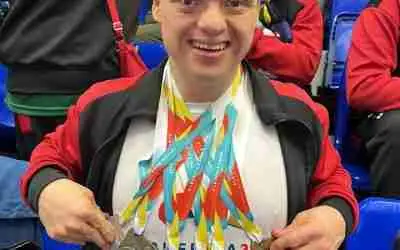 SOBRESALIENTE ACTUACIÓN DE STEVEN MARTÍNEZ EN EL MUNDIAL DE NATACIÓN PARA PERSONA CON SINDROME DE DOWN