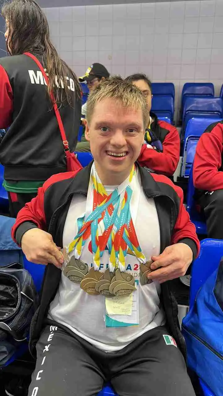 SOBRESALIENTE ACTUACIÓN DE STEVEN MARTÍNEZ EN EL MUNDIAL DE NATACIÓN PARA PERSONA CON SINDROME DE DOWN