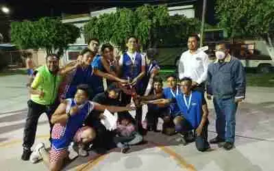 PREMIACIÓN CUADRANGULAR DE BÁSQUETBOL EN LAS FLORES