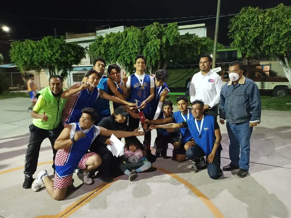 PREMIACIÓN CUADRANGULAR DE BÁSQUETBOL EN LAS FLORES