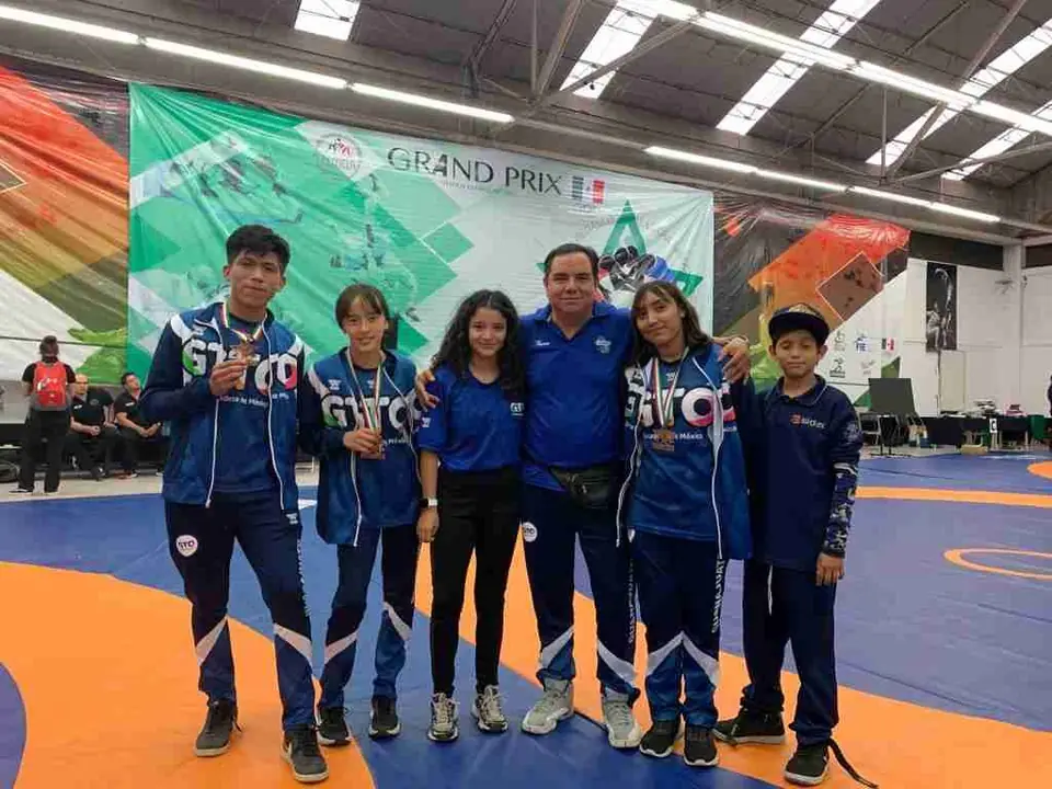 LUCHADORES CELAYENSES PARTICIPAN EN GRAND PRIX EN LA CDMX