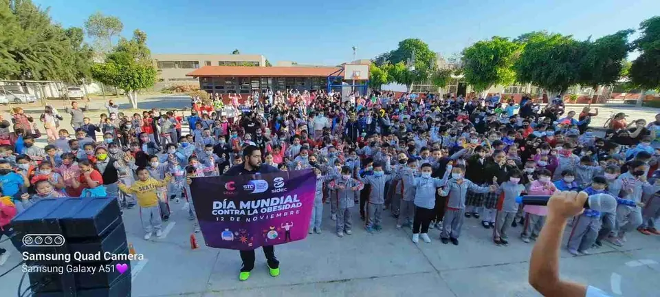 SE ACTIVAN CELAYENSES EN EL DÍA MUNDIAL CONTRA LA OBESIDAD