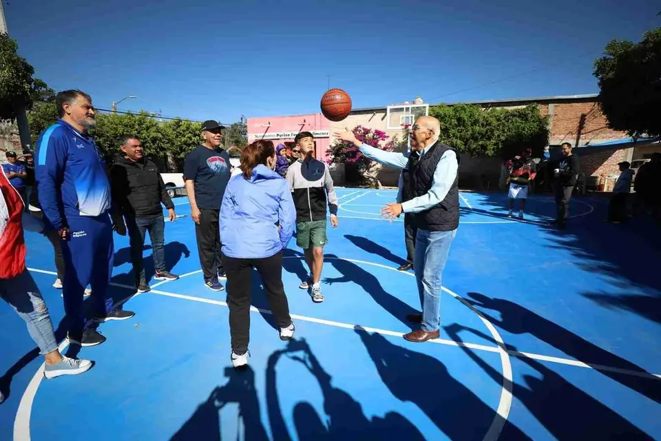 REHABILITAN CANCHA DE BÁSQUETBOL EN TAMAYO