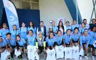 PREMIAN A FINALISTAS DE LA LIGA FEMENIL DE FÚTBOL