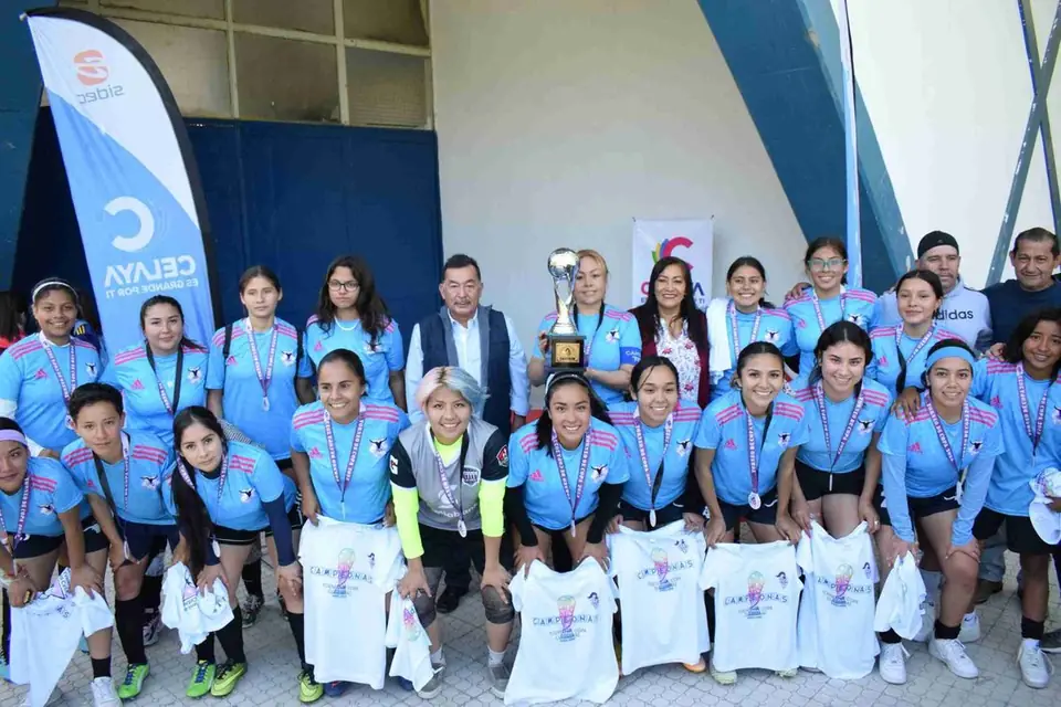 PREMIAN A FINALISTAS DE LA LIGA FEMENIL DE FÚTBOL