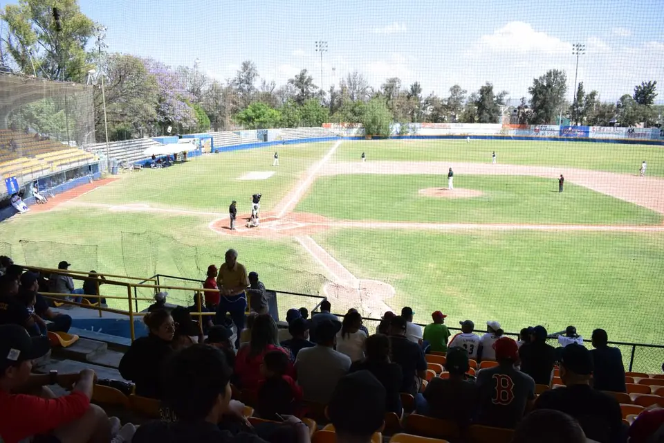 BRAVOS DE LEÓN SOSTUVÓ SU PRIMER JUEGO DE PRETEMPORADA EN CELAYA