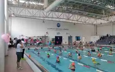 FESTEJAN A MAMÁS CON EVENTOS DEPORTIVOS DE NATACIÓN