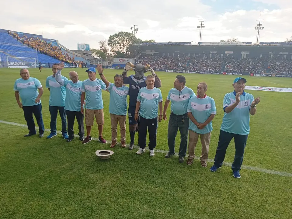 RECONOCEN A JUGADORES DEL CELAYA FC GENERACIÓN 1973-1974