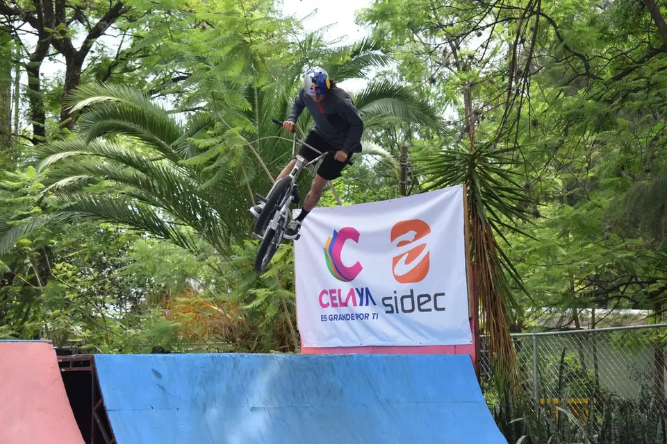 INAUGURAN PARQUE PUSBIKE BMX CELAYA