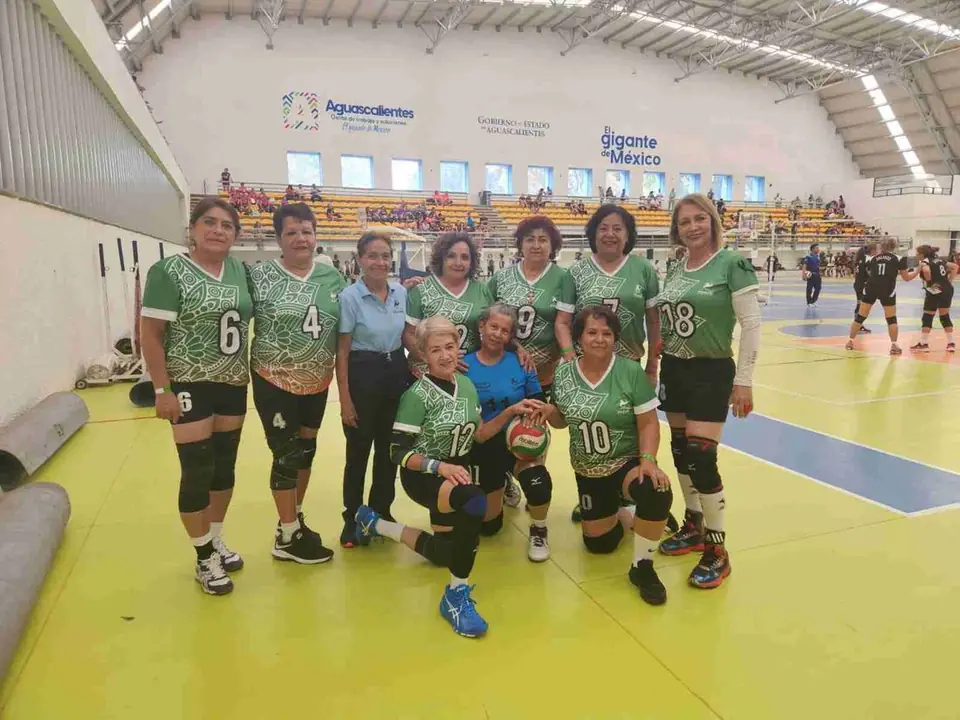 GANA PRIMER LUGAR ZAFIRO CELAYA EN FESTIVAL NACIONAL DE VOLEIBOL MÁSTER 2023
