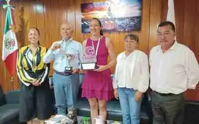 ALCALDE RECIBE A LA NADADORA LILIANA IBÁÑEZ, TRAS SU PARTICIPACIÓN EN LA COPPA ITALIA, EN CHILE