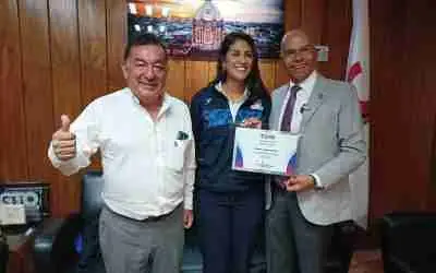 RECONOCE ALCALDE A VICTORIA ANTOPIA TRAS SU PARTICIPACIÓN EN JUEGOS CENTROAMERICANOS Y DEL CARIBE 2023