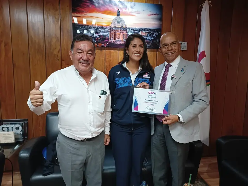 RECONOCE ALCALDE A VICTORIA ANTOPIA TRAS SU PARTICIPACIÓN EN JUEGOS CENTROAMERICANOS Y DEL CARIBE 2023