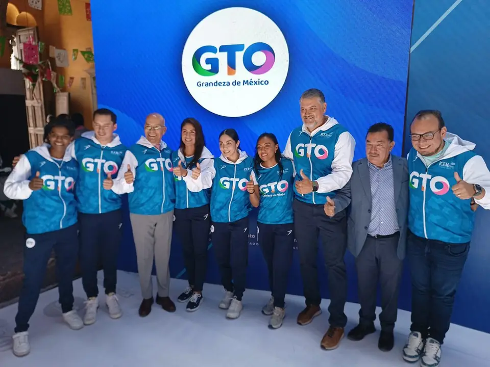 ABANDERAN A DEPORTISTAS GUANAJUATENSES RUMBO A JUEGOS PANAMERICANOS 2023