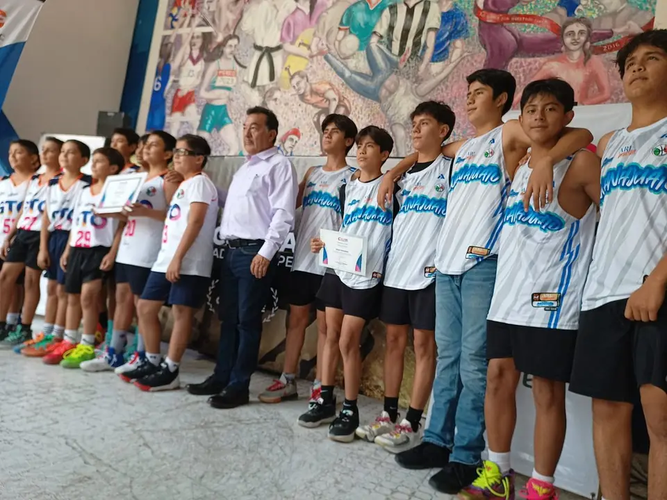 RECONOCEN A QUINTETAS CELAYENSES CAMPEONAS NACIONALES