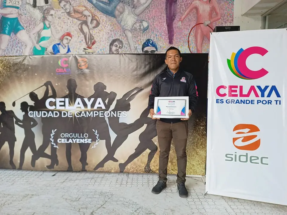 RECONOCEN A PEDRO CUARENTA CORONA POR SER BICAMPEÓN NACIONAL DE 24 HORAS EN BICI
