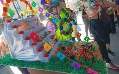 CELEBRAN DÍA DE MUERTOS CON PASEO CICLISTA FAMILIAR