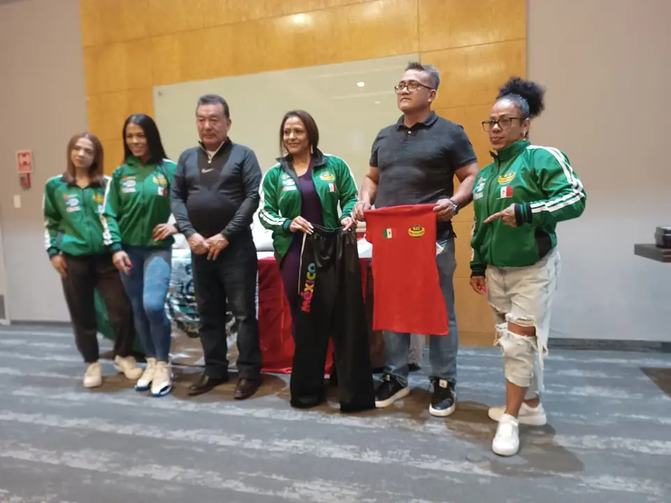 ABANDERAN A CULTURISTAS GUANAJUATENSES RUMBO AL CAMPEONATO MUNDIAL DE LA WFF