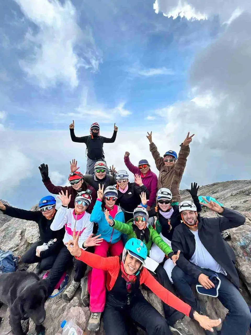 CONQUISTA CIMA ELENA CORTÉS, AHORA COMO GUÍA EN SU PRIMERA EXPEDICIÓN