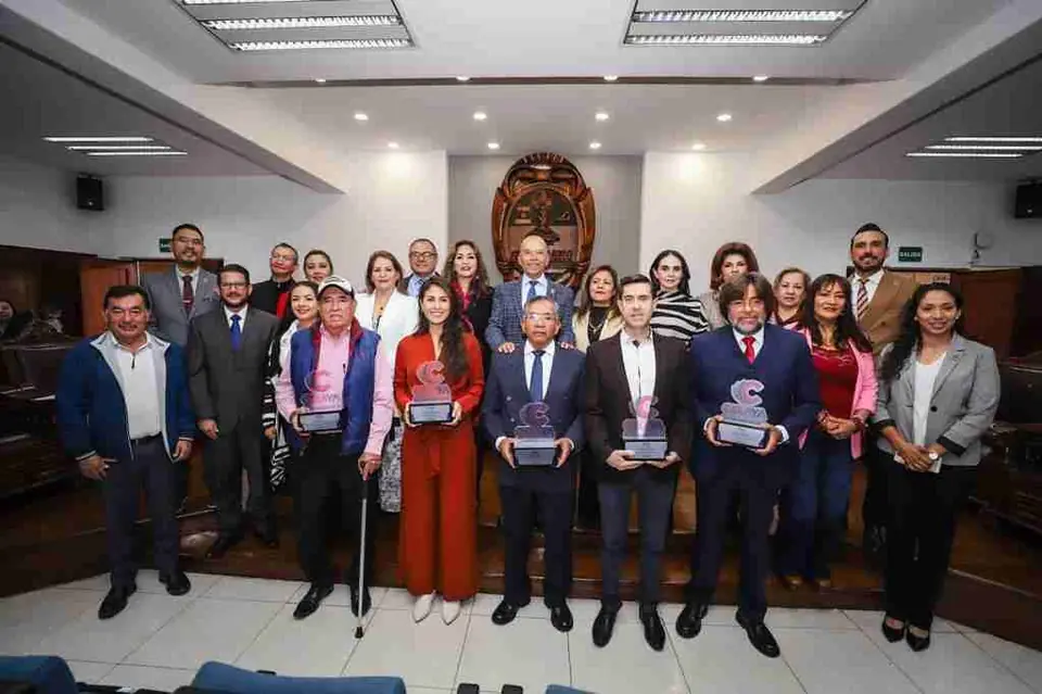 AYUNTAMIENTO ENTREGA RECONOCIMIENTOS A 5 NUEVOS INTEGRANTES DEL SALÓN DE LA FAMA DEL DEPORTE CELAYENSE