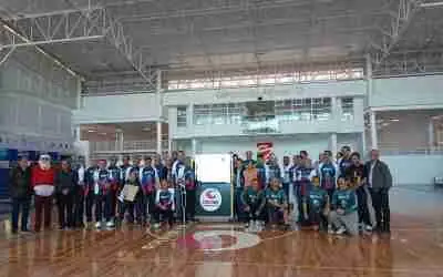 DEVELAN PLACA DEL GIMNASIO MÍSTER Q EN GALAXIAS DEL PARQUE