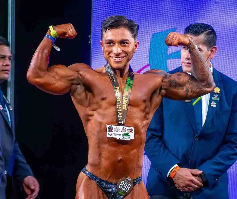 DESTACA FISICOCULTURISTA CELAYENSE EN EL MR. MÉXICO