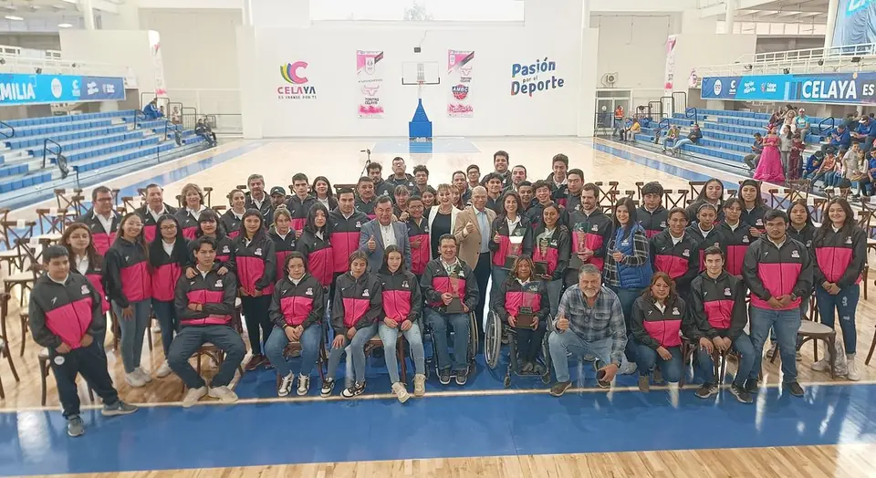 ENTREGAN RECONOCIMIENTOS A LOS MEJOR DEL DEPORTE CELAYENSE