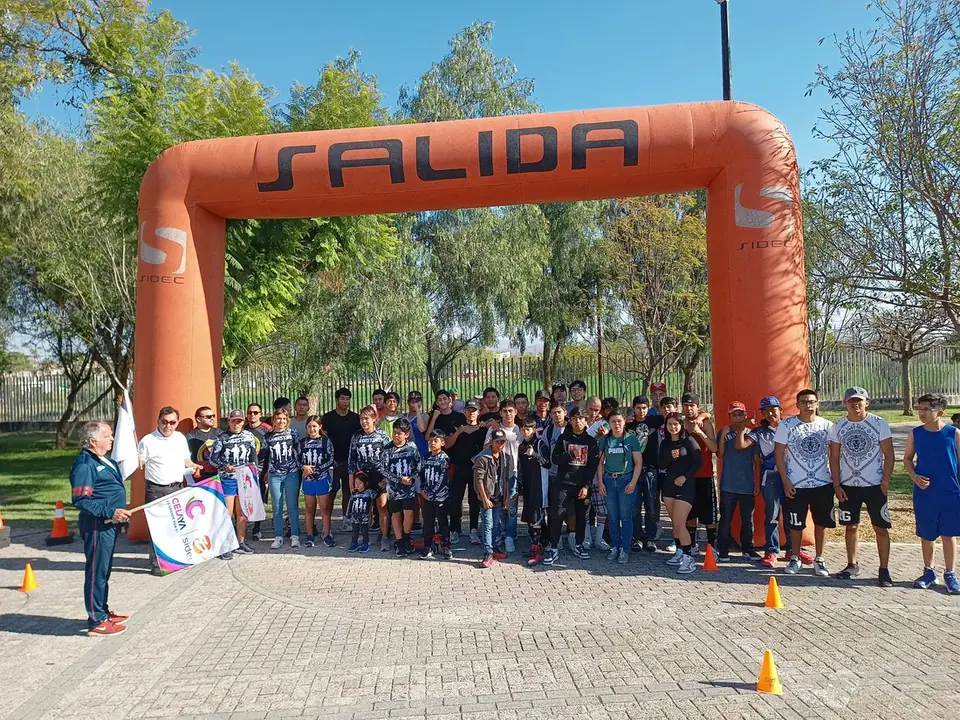 TROTAN Y CAMINAN EN FAMILIA