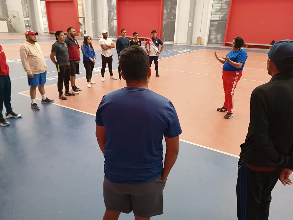 REALIZAN CAPACITACIÓN DE HANDBALL Y MINI HANDBALL