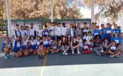 CONVIVEN JUGADORAS DE TORITAS CELAYA CON NIÑOS Y JÓVENES