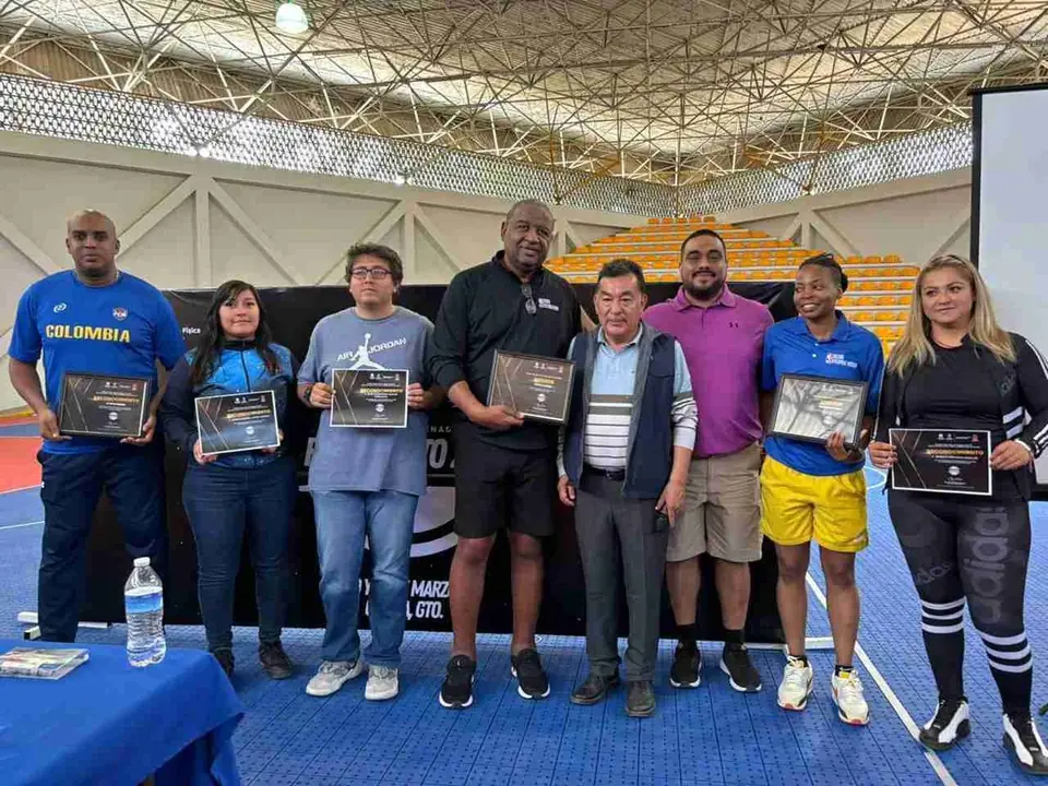 SE CAPACITAN ENTRENADORES CELAYENSES DE BALONCESTO